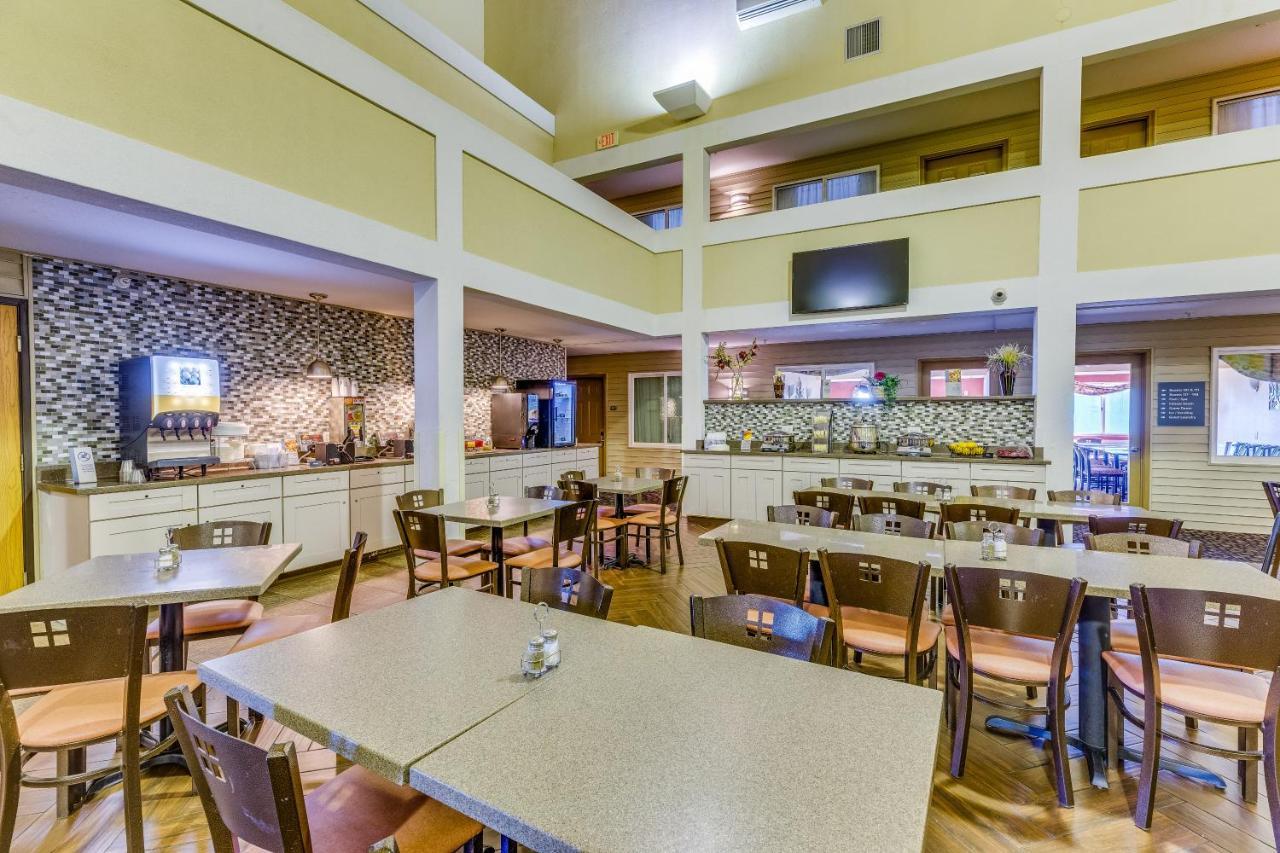 Best Western Lakewinds Ludington Εξωτερικό φωτογραφία